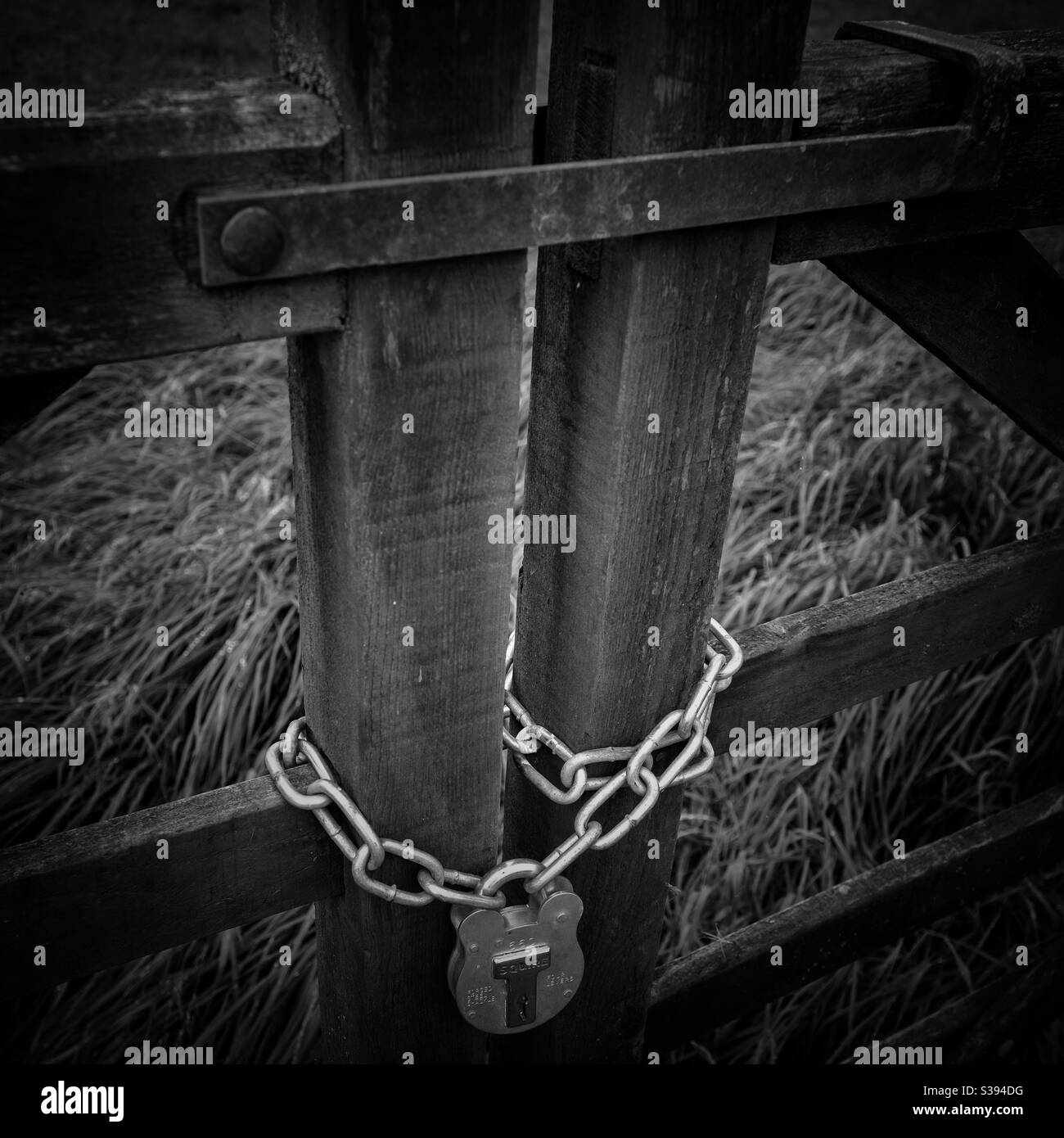 Verschlossenen Tor - Smartphone-aufgenommenes Stockfoto