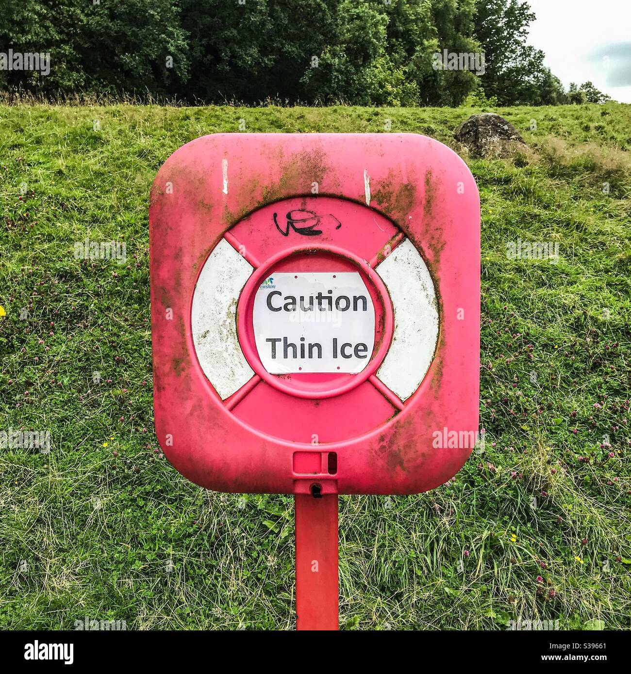 Vorsicht Dünnes Eis Stockfoto