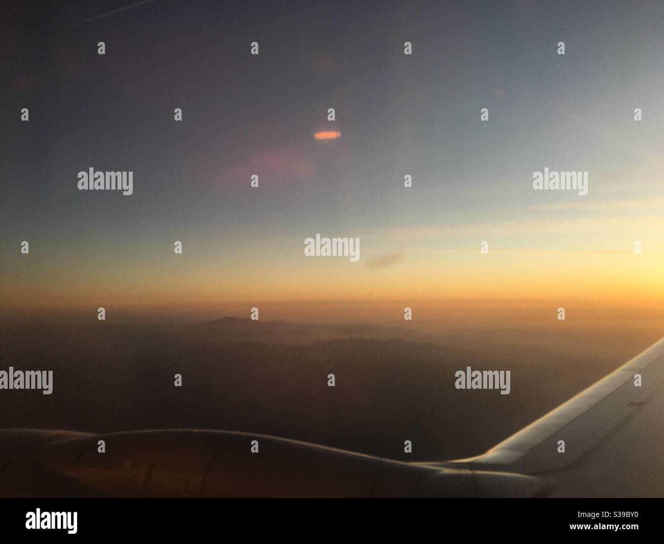 Sonnenaufgang vom Flugzeug Stockfoto