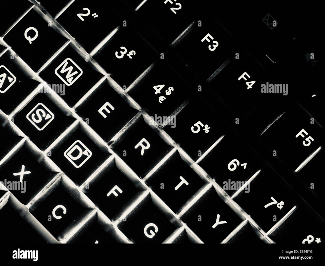 qwerty-Tastatur für Computer in Schwarzweiß Stockfoto