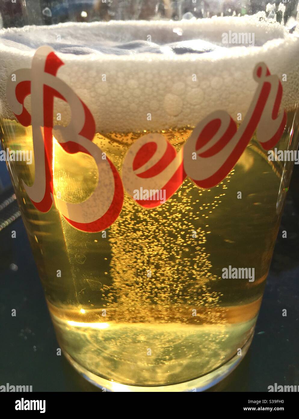 Ein Pint Sekt - Smartphone-aufgenommenes Stockfoto