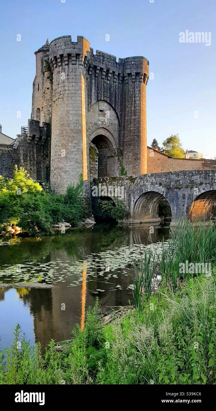 Der Turm Saint Jacques Parthenay Frankreich - Smartphone-aufgenommenes Stockfoto