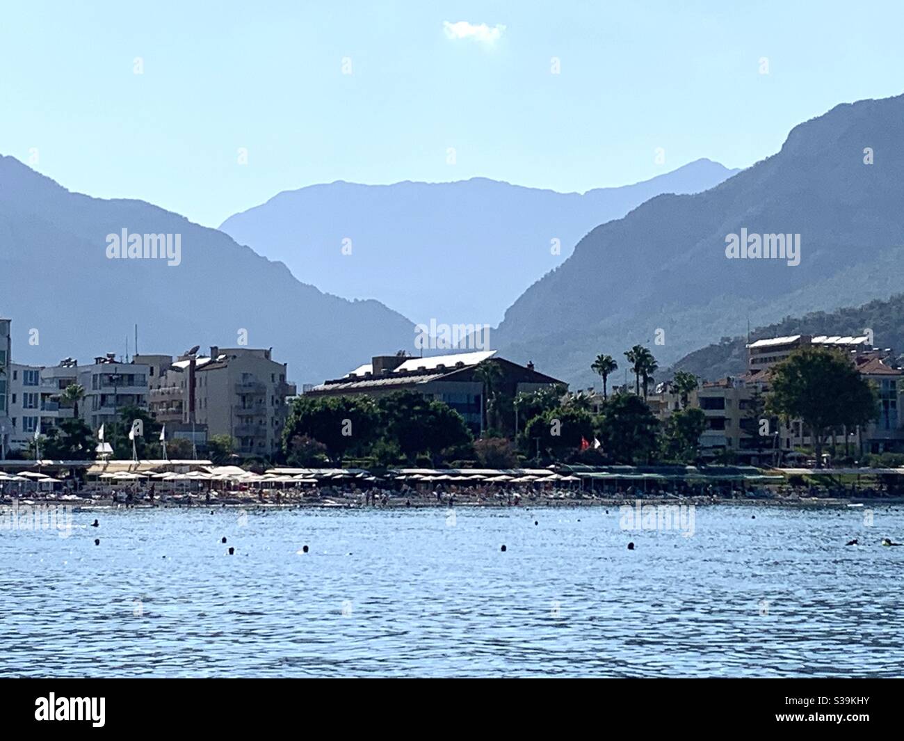 Blick auf Kemer Hafen vom Meer - Smartphone-aufgenommenes Stockfoto