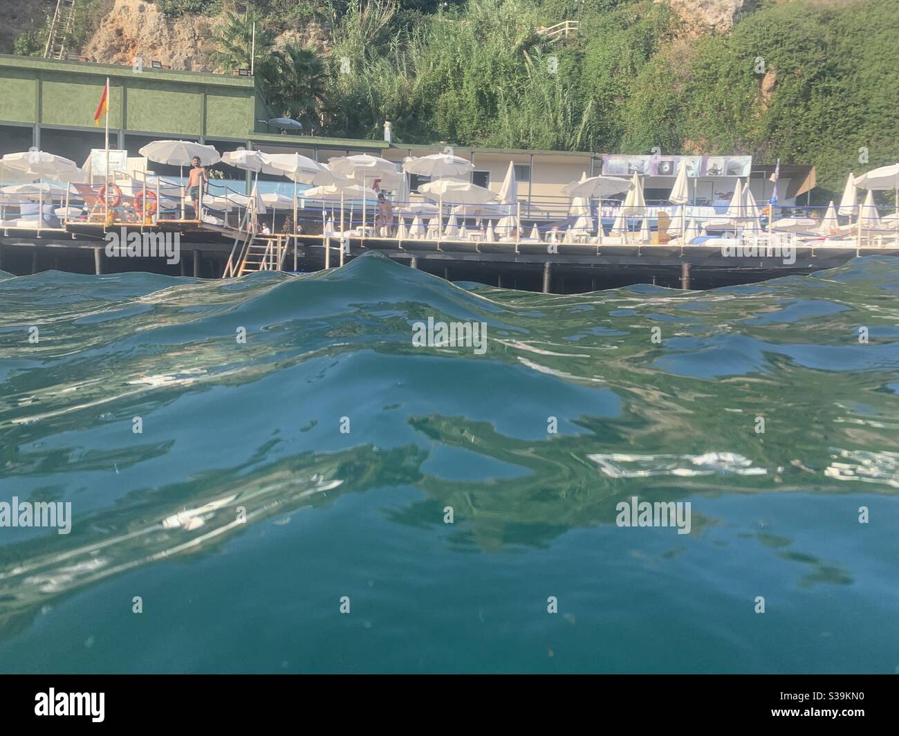 Wellen am Belem Strand türkei - Smartphone-aufgenommenes Stockfoto