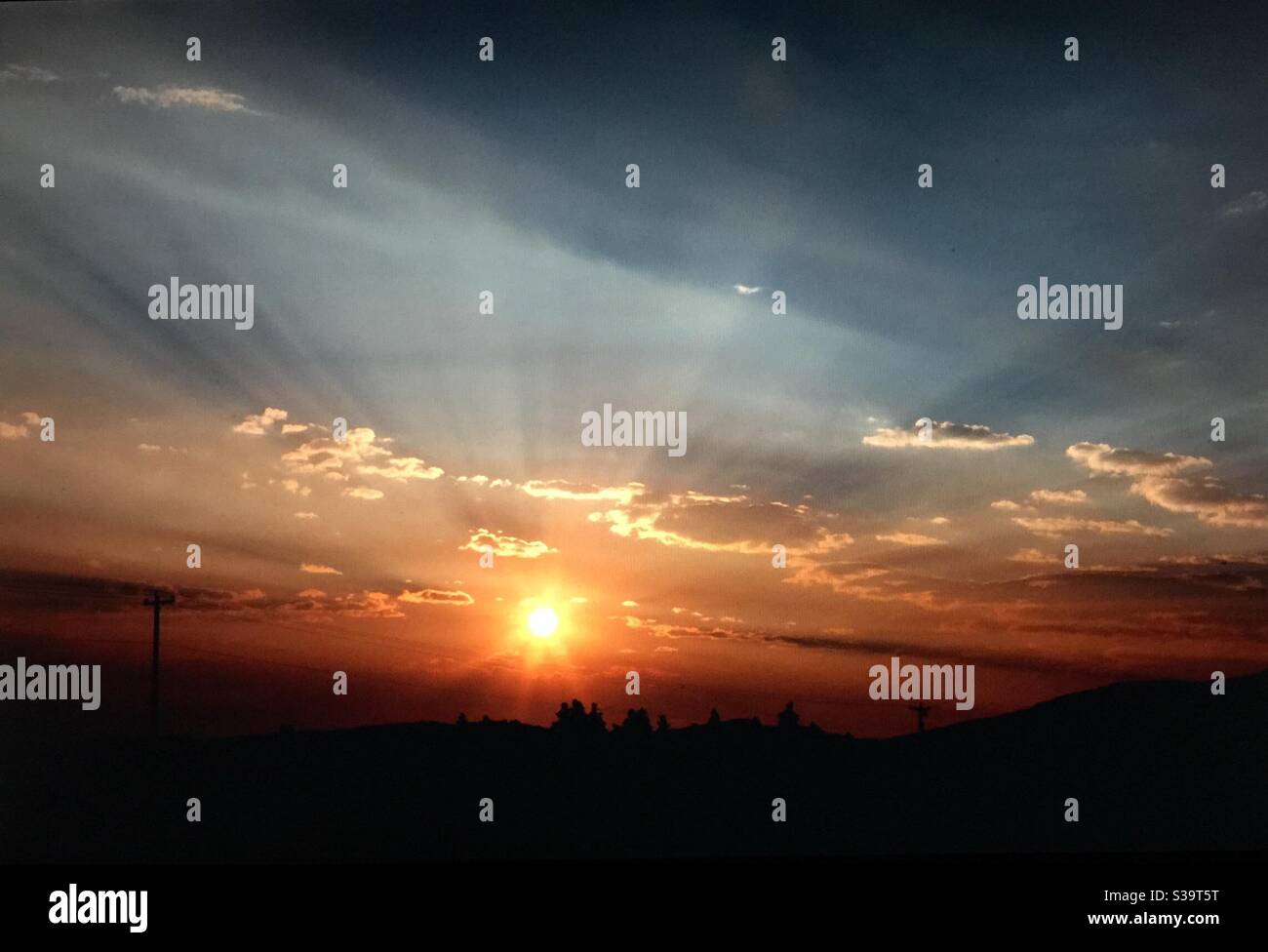 Reisen Alberta, Alberta Sonnenaufgang, Morgen, Morgendämmerung, neue Morgendämmerung, neuer Tag, neue Anfänge, frischer Start, Start von vorne, neue Chancen, Gelegenheit, hell - Smartphone-aufgenommenes Stockfoto