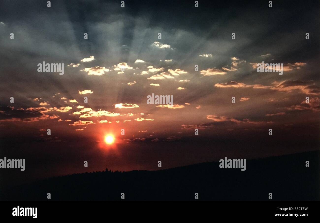 Reisen Alberta, Alberta Sonnenaufgang, Morgen, Morgendämmerung, neue Morgendämmerung, neuer Tag, neue Anfänge, frischer Start, Start von vorne, neue Chancen, Gelegenheit, hell - Smartphone-aufgenommenes Stockfoto