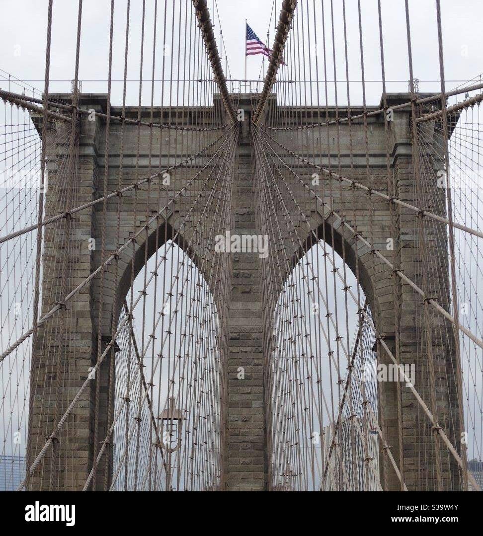 Brooklyn Bridge, New York, bedeckt Stockfoto
