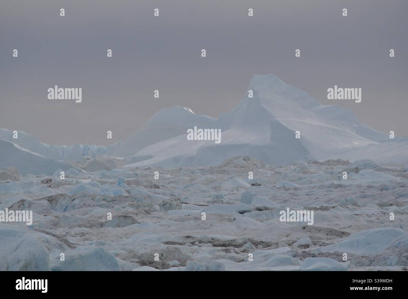 Große Eisberge in grönland. Weiß und beeindruckend. Stockfoto