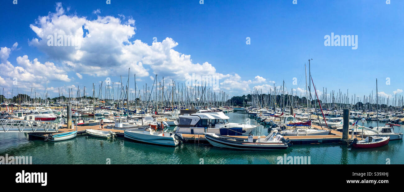 La Trinité-sur-Mer Marina in der Bretagne Stockfoto
