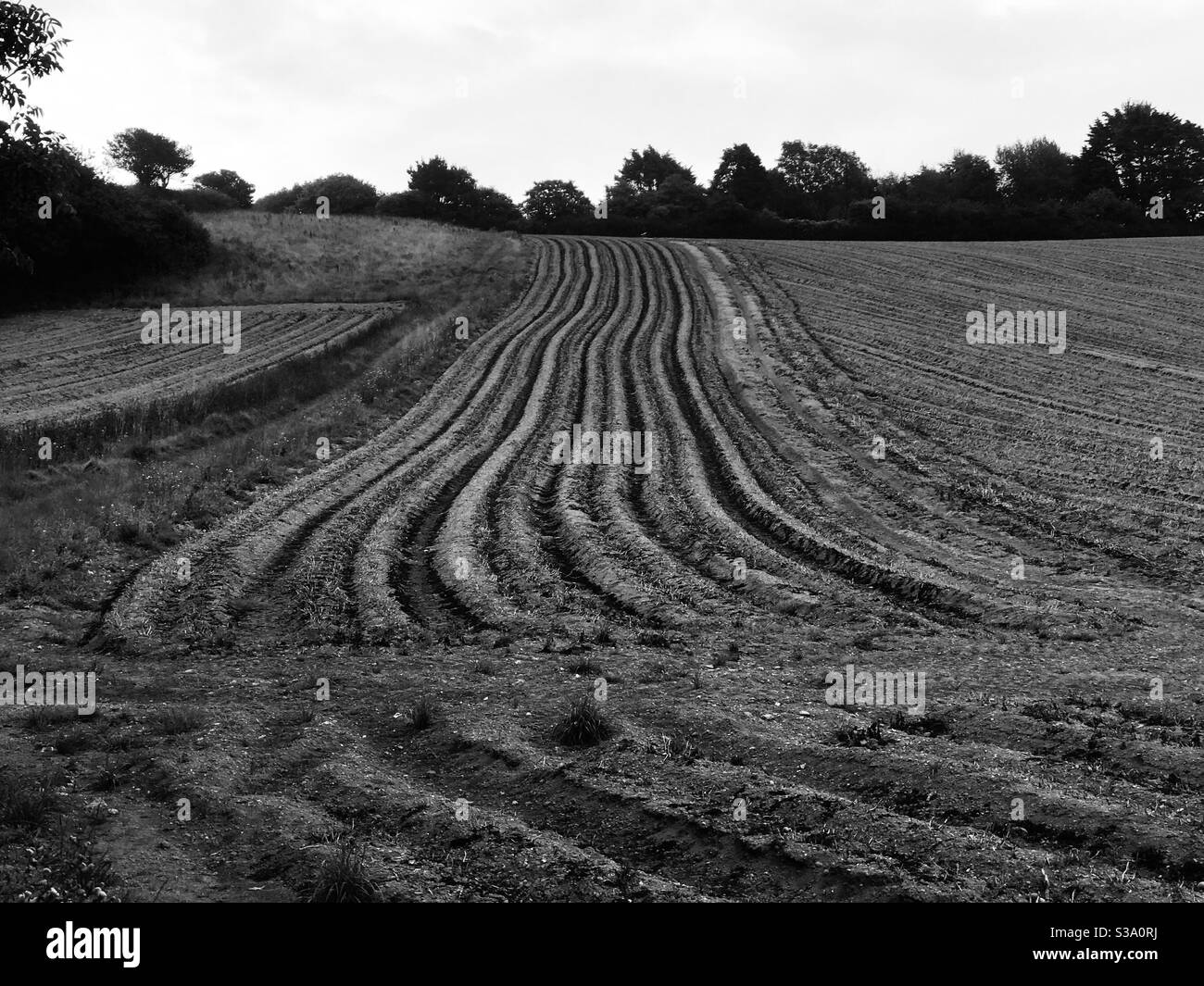 Ein gepflügeltes Feld in Cornwall Stockfoto