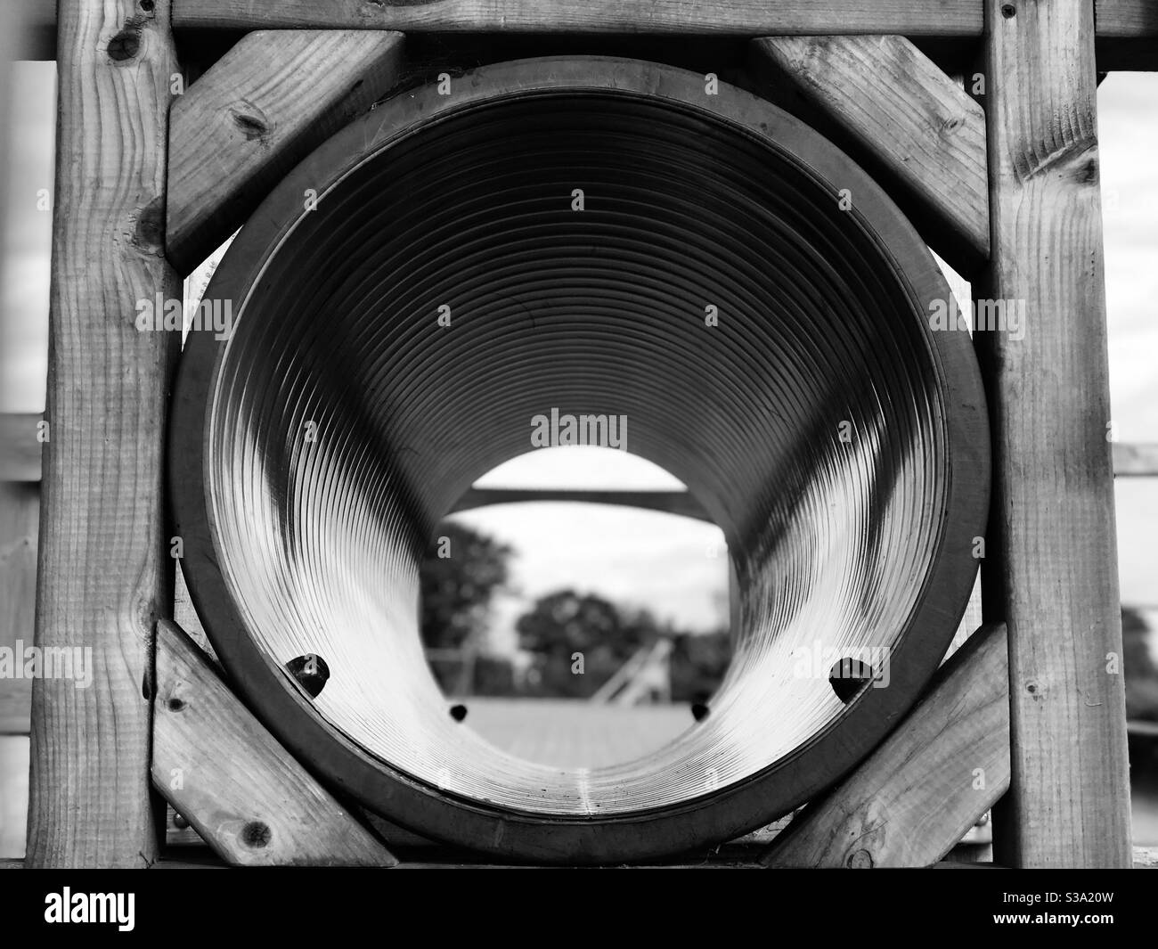 Der Tunnel und das Licht - Smartphone-aufgenommenes Stockfoto