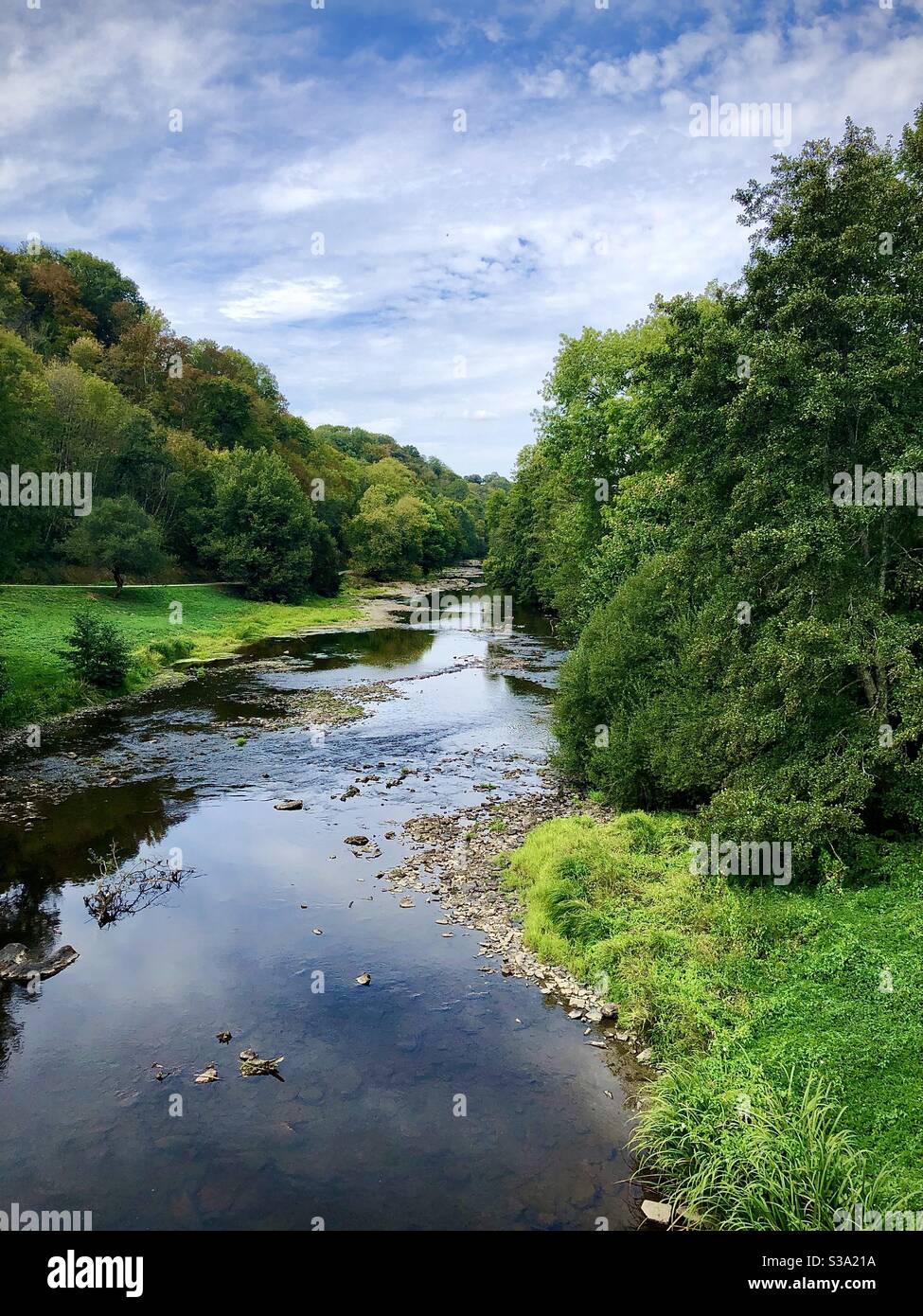 Blick nach Norden entlang des Flusses Creuse in Zentralfrankreich, wo Claude Monet oft gemalt. Stockfoto