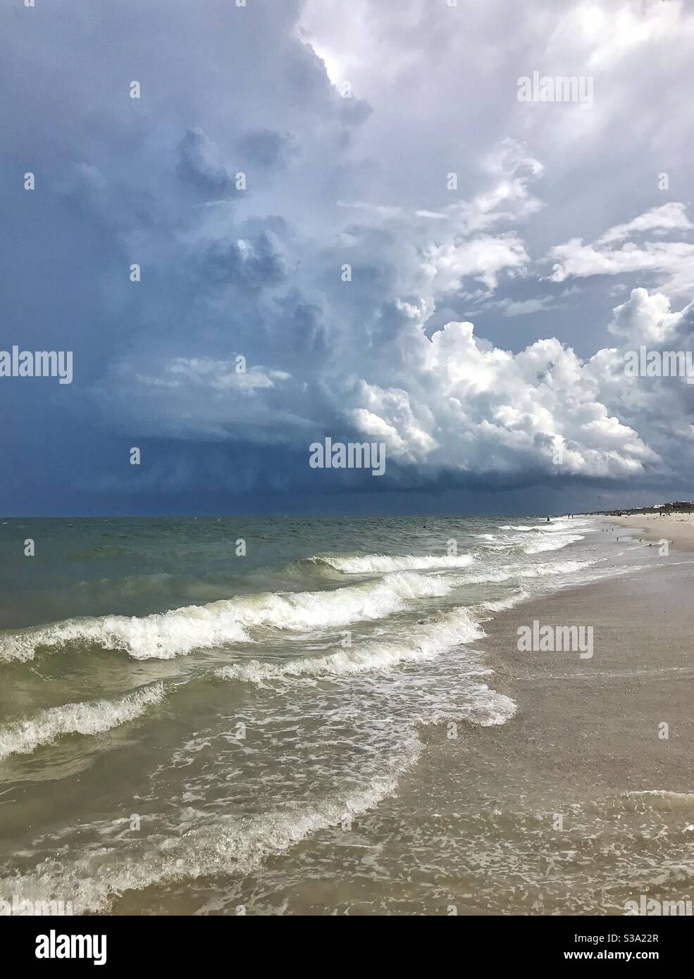 Sommergewitter über dem Strand, Jacksonville Beach, Florida Stockfoto
