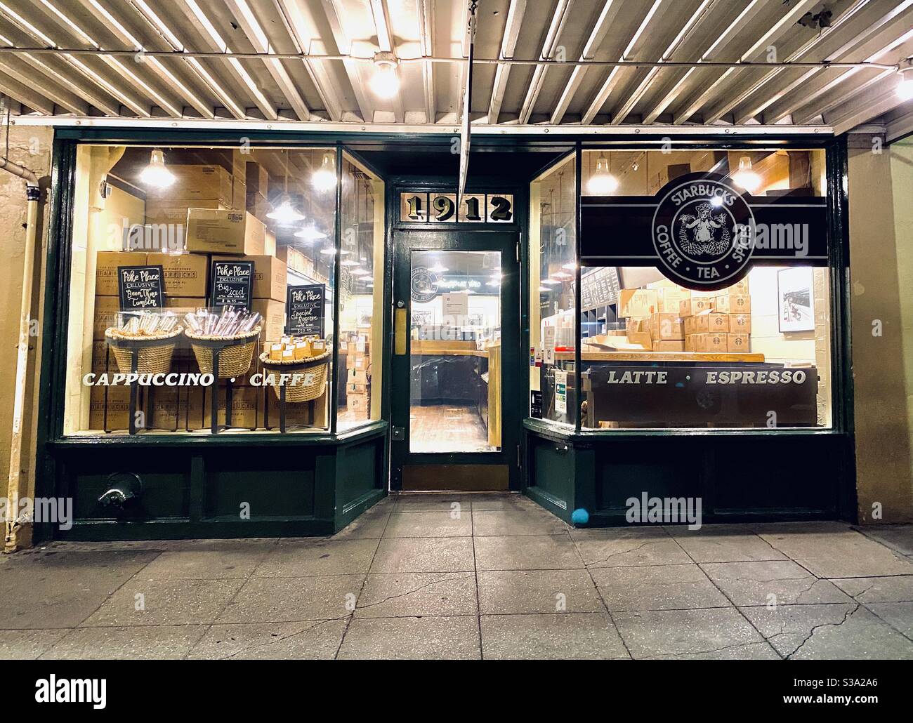 Der ursprüngliche Starbucks Store wurde 1971 auf dem Pike Place Market in Seattle, Washington, USA gegründet Stockfoto