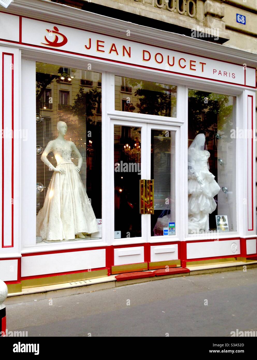 Jean Doucet Brautgeschäft Schaufenster, Paris, Frankreich. - Smartphone-aufgenommenes Stockfoto