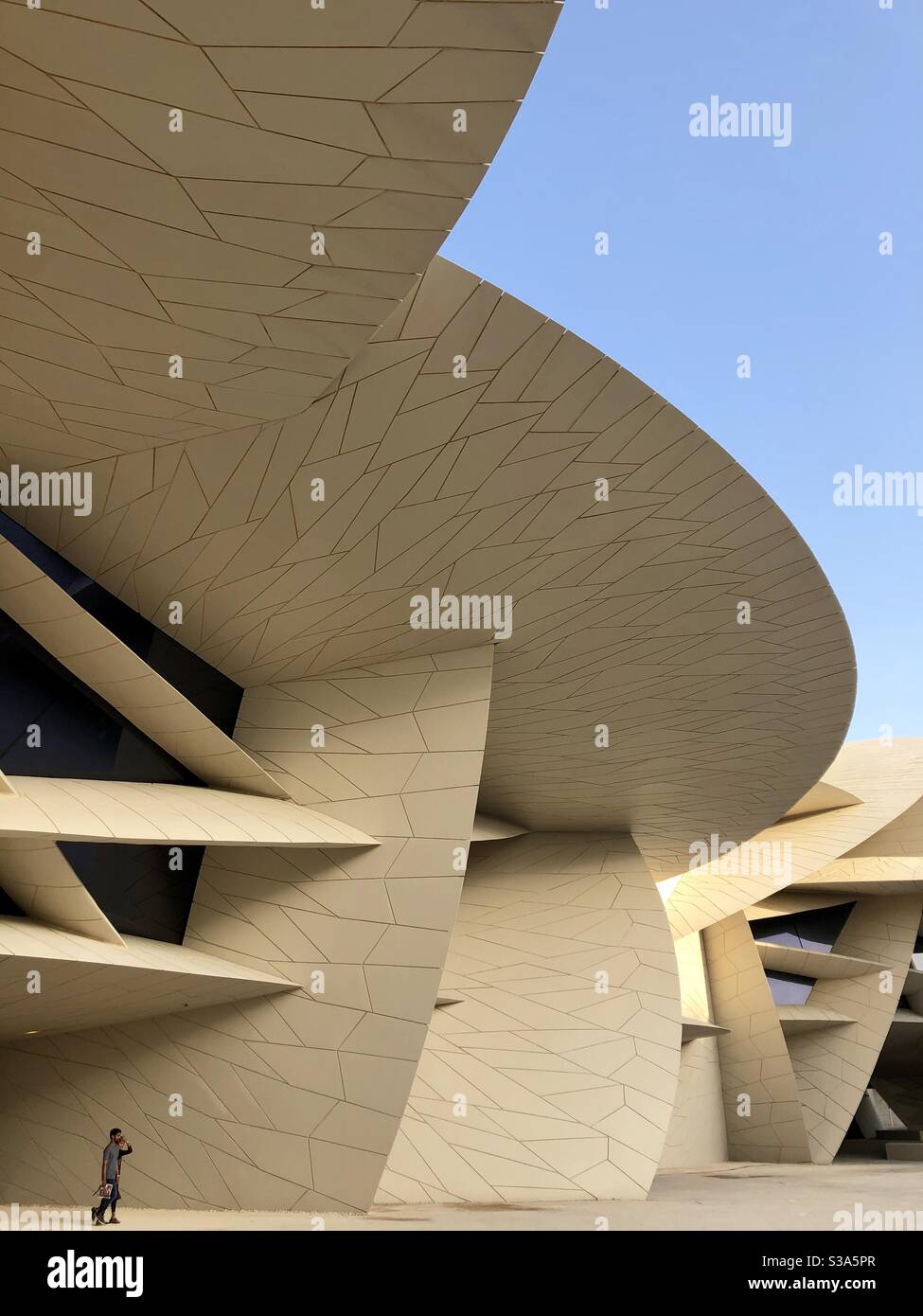 Im Nationalmuseum von Katar, Doha. Entworfen vom französischen Architekten Jean Nouvel Stockfoto