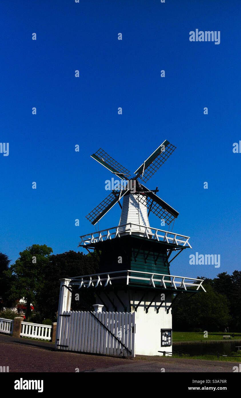 Windmühle in Heemstede - Niederlande - Smartphone-aufgenommenes Stockfoto