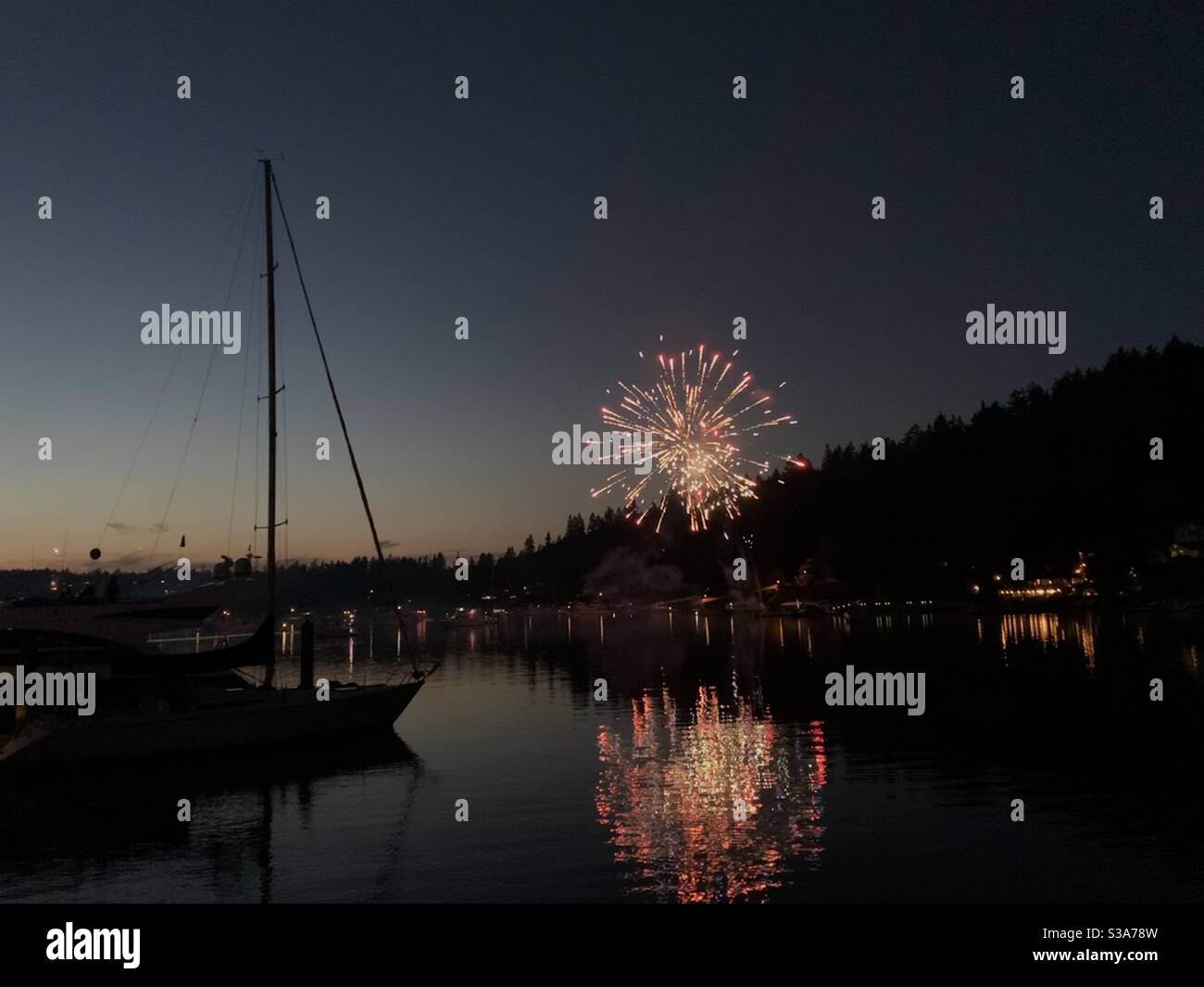 Feuerwerk am 4. Juli in Gig Harbor, WA Stockfoto