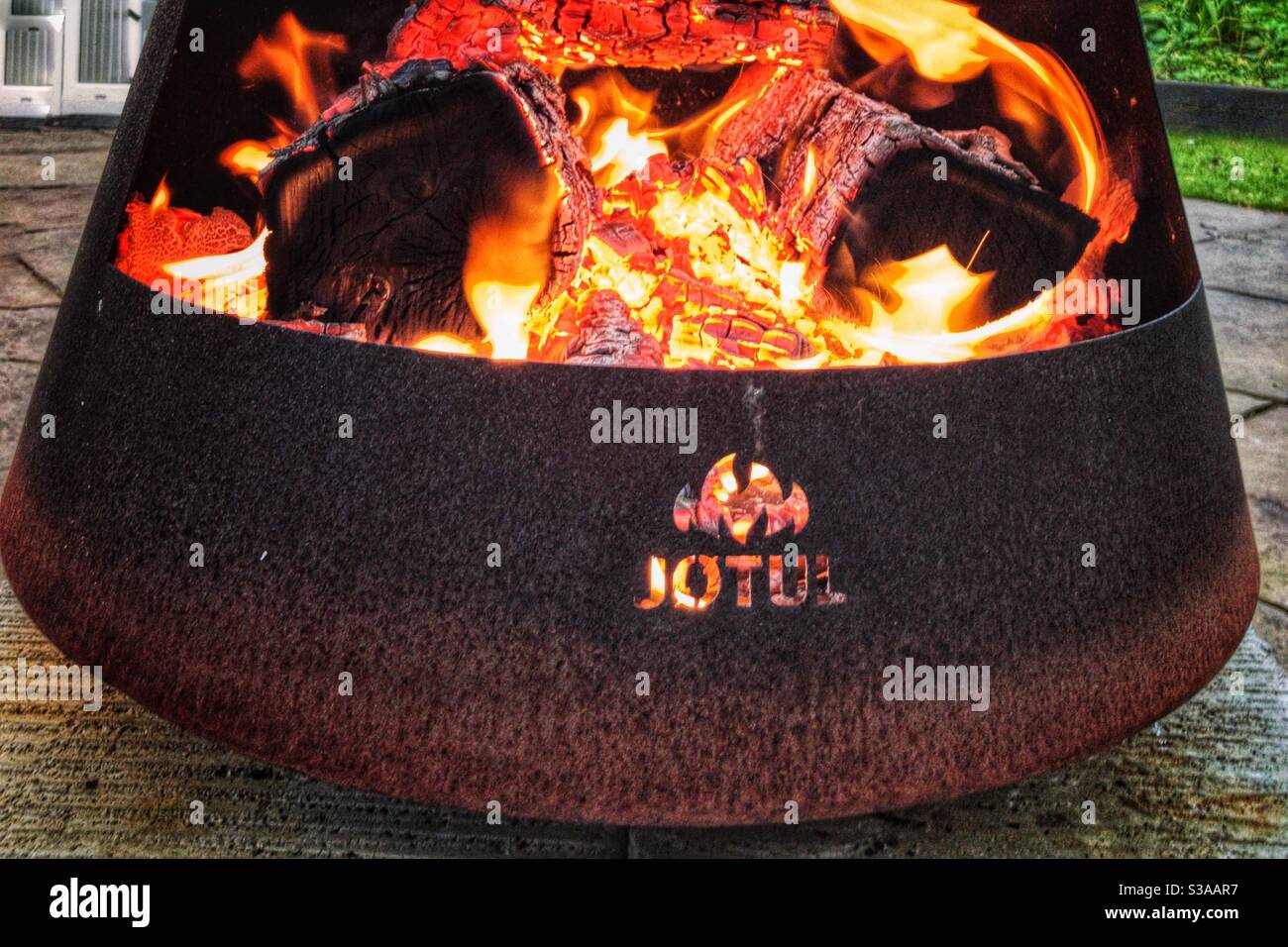 Jotul Holzofen im Freien. Stockfoto