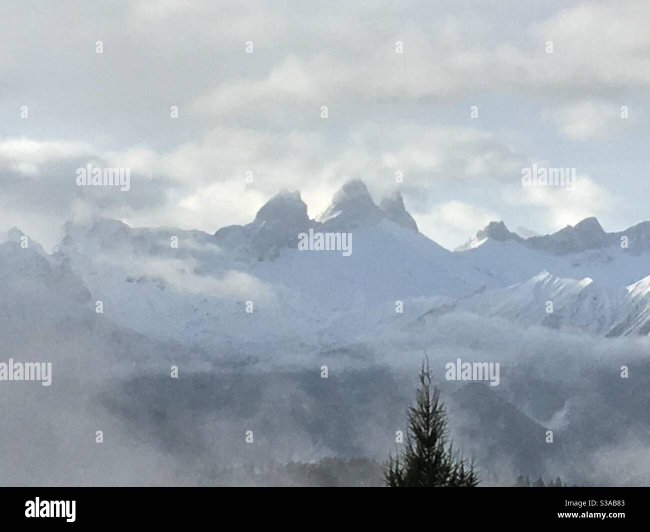 Wetterstörungen : Schneewetter in Maurienne auf dem Aiguilles d’Arves in Savoie Frankreich Stockfoto