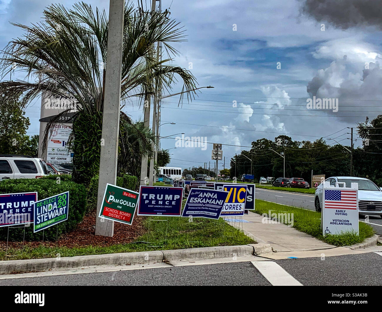 Stimmzeichen für Kandidaten, einschließlich Trump Pence, bei der frühen Abstimmung in Orlando, Florida. Stockfoto