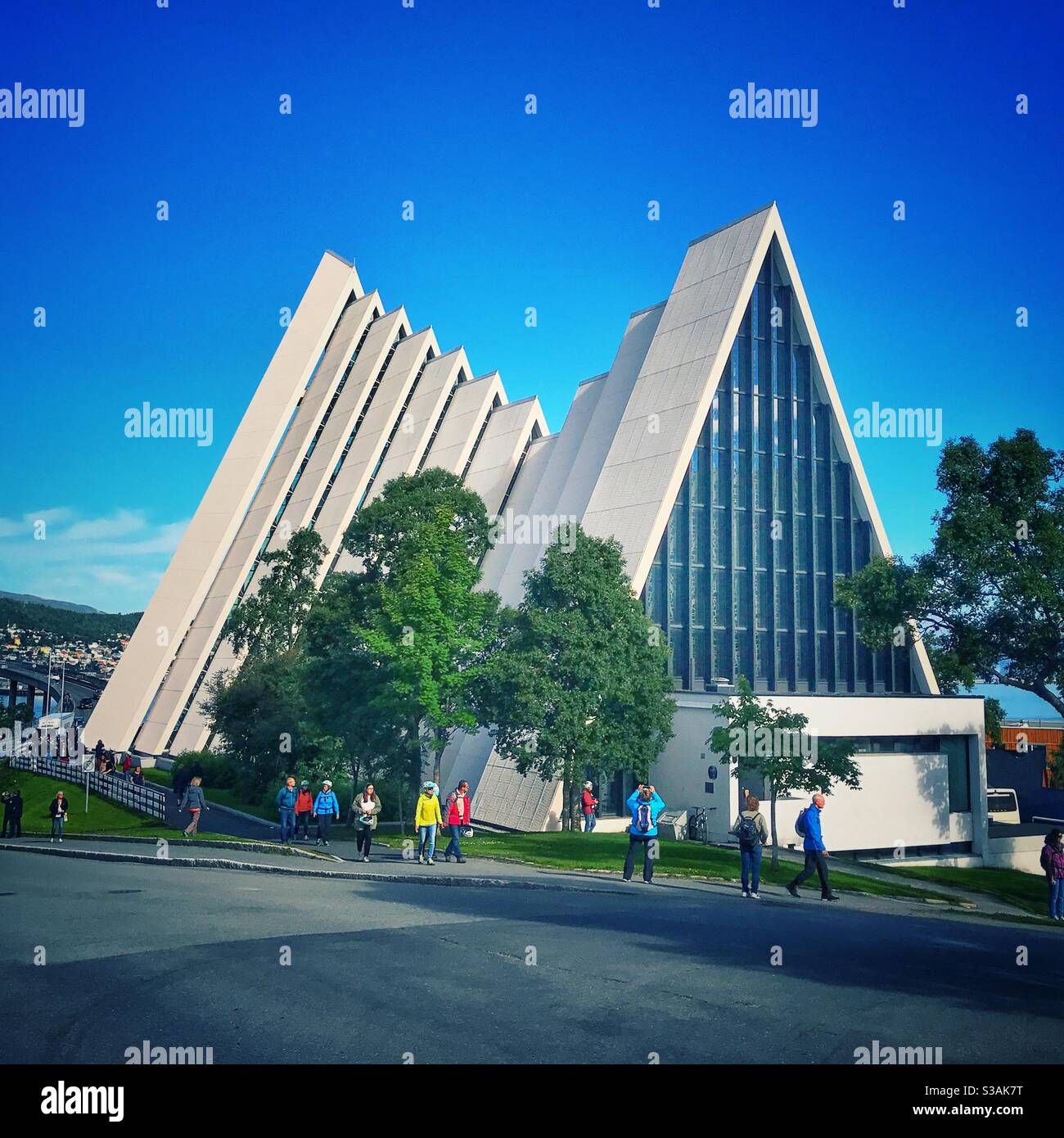 Tromsdalen Kirche (Arktische Kathedrale) in Tromso, Norwegen. Stockfoto