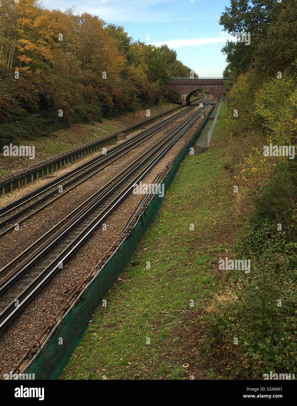 Bahnlinie Bahngleise - Smartphone-aufgenommenes Stockfoto