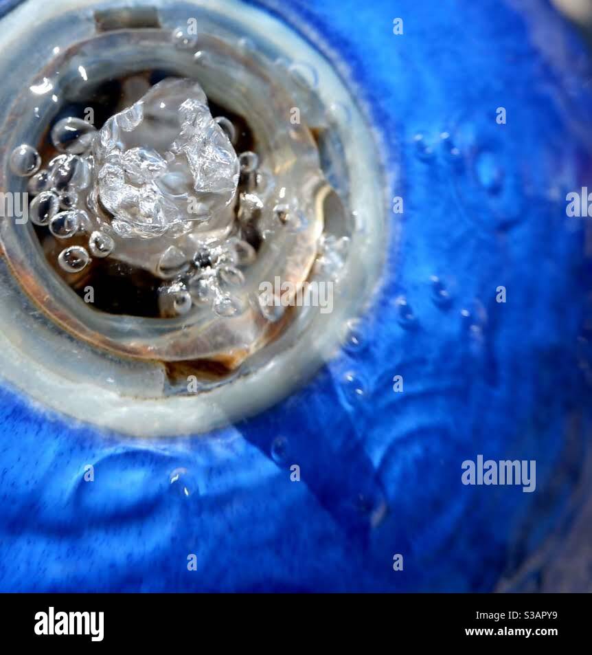 Brunnen Blasen Natur beruhigend Stockfoto