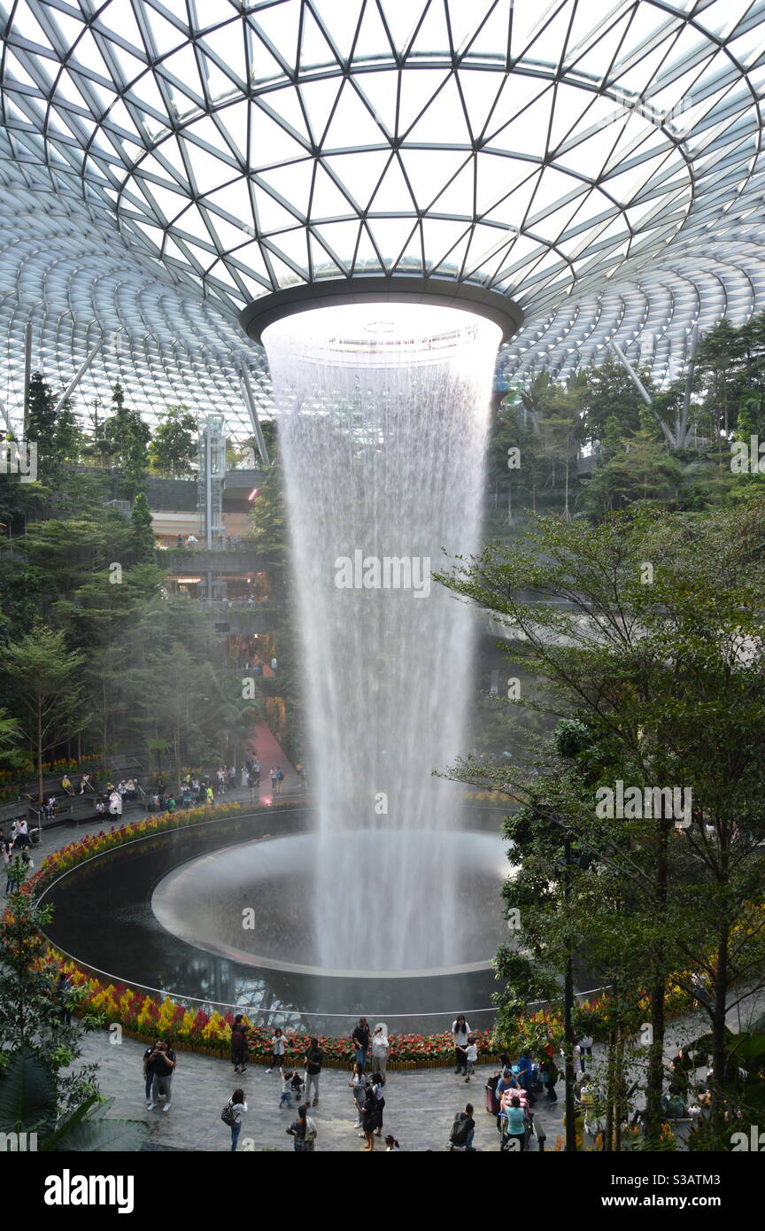 Flughafen Jewel changi - Smartphone-aufgenommenes Stockfoto