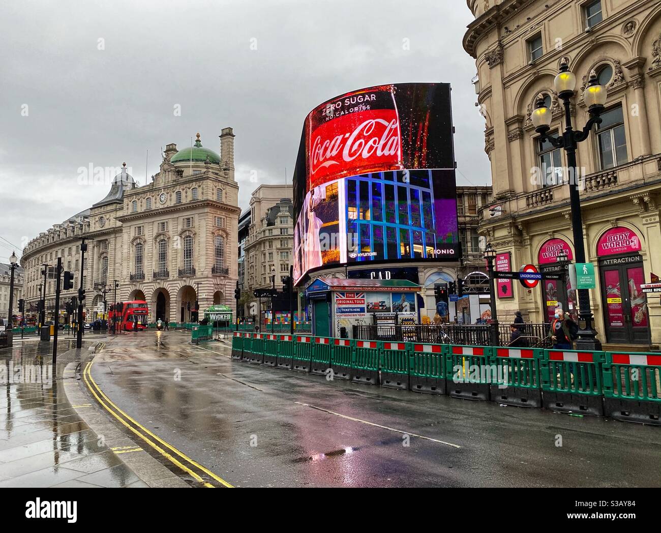 Der Zirkus Piccadilly Circus wird am Montag, den 2. November 2020, gesehen Stockfoto