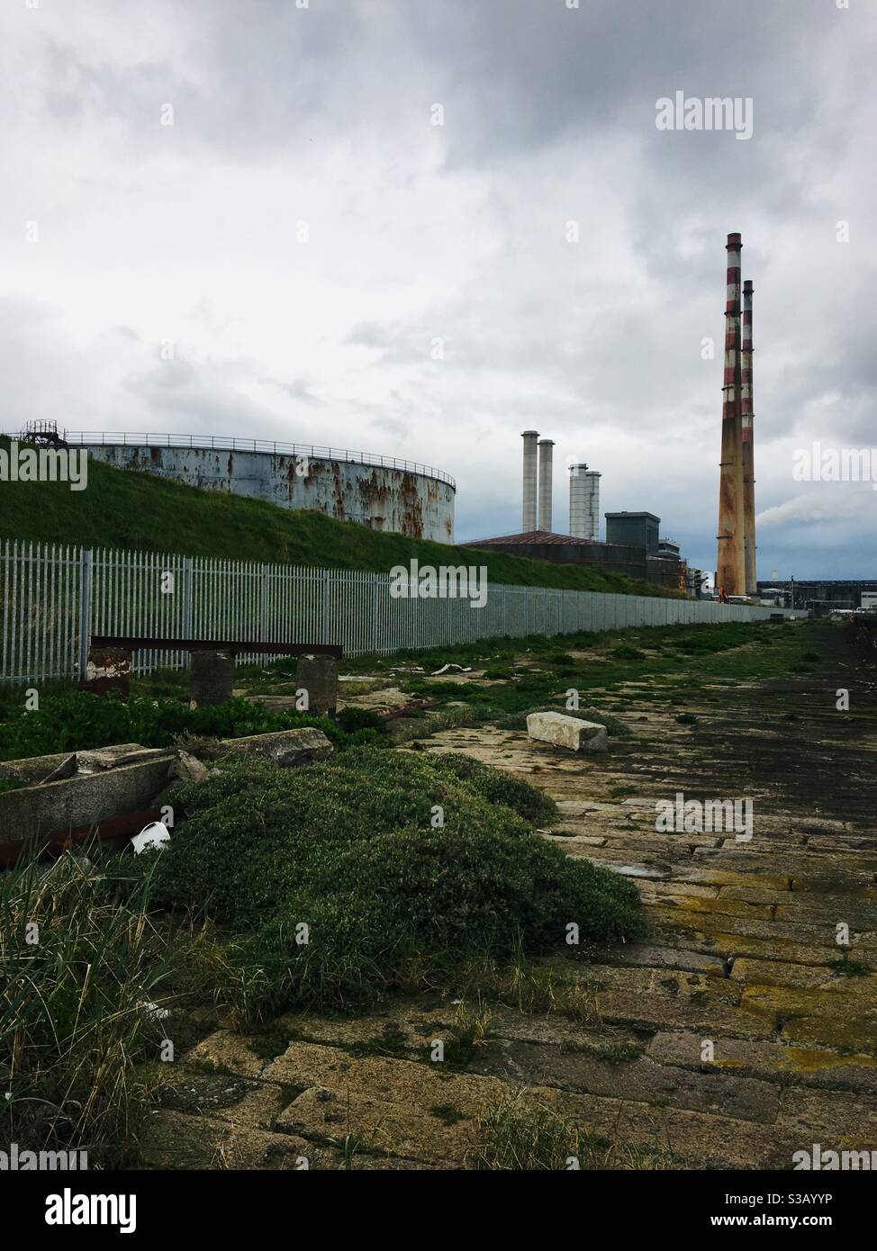 Industrielle Dock-Szene - Smartphone-aufgenommenes Stockfoto