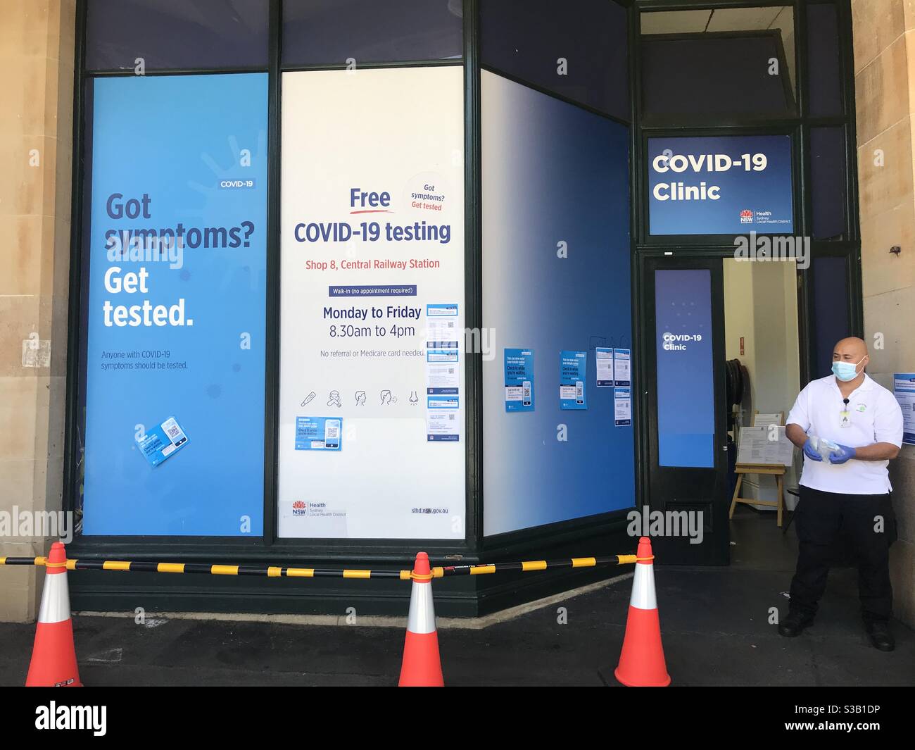 COVID-19 (Coronavirus) Testklinik auf Eddie Avenue außerhalb der Central Station in Sydney, NSW, Australien Stockfoto