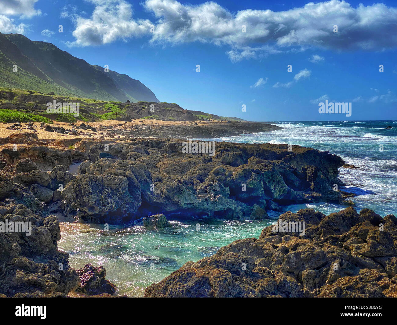 Ka’ena Point, die westliche Spitze der Insel Oahu, Hawaii, wo die Nordküste auf die Waianae-Küste trifft Stockfoto