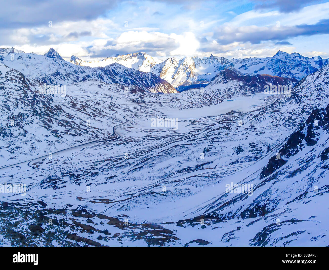 Berggipfel Panorama mit Gletscher im Vordergrund Stockfoto