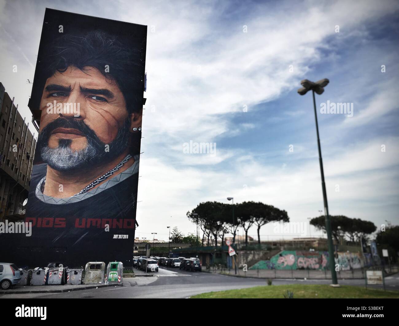 Graffiti Wandbild von Diego Maradona in Neapel, Italien - Smartphone-aufgenommenes Stockfoto