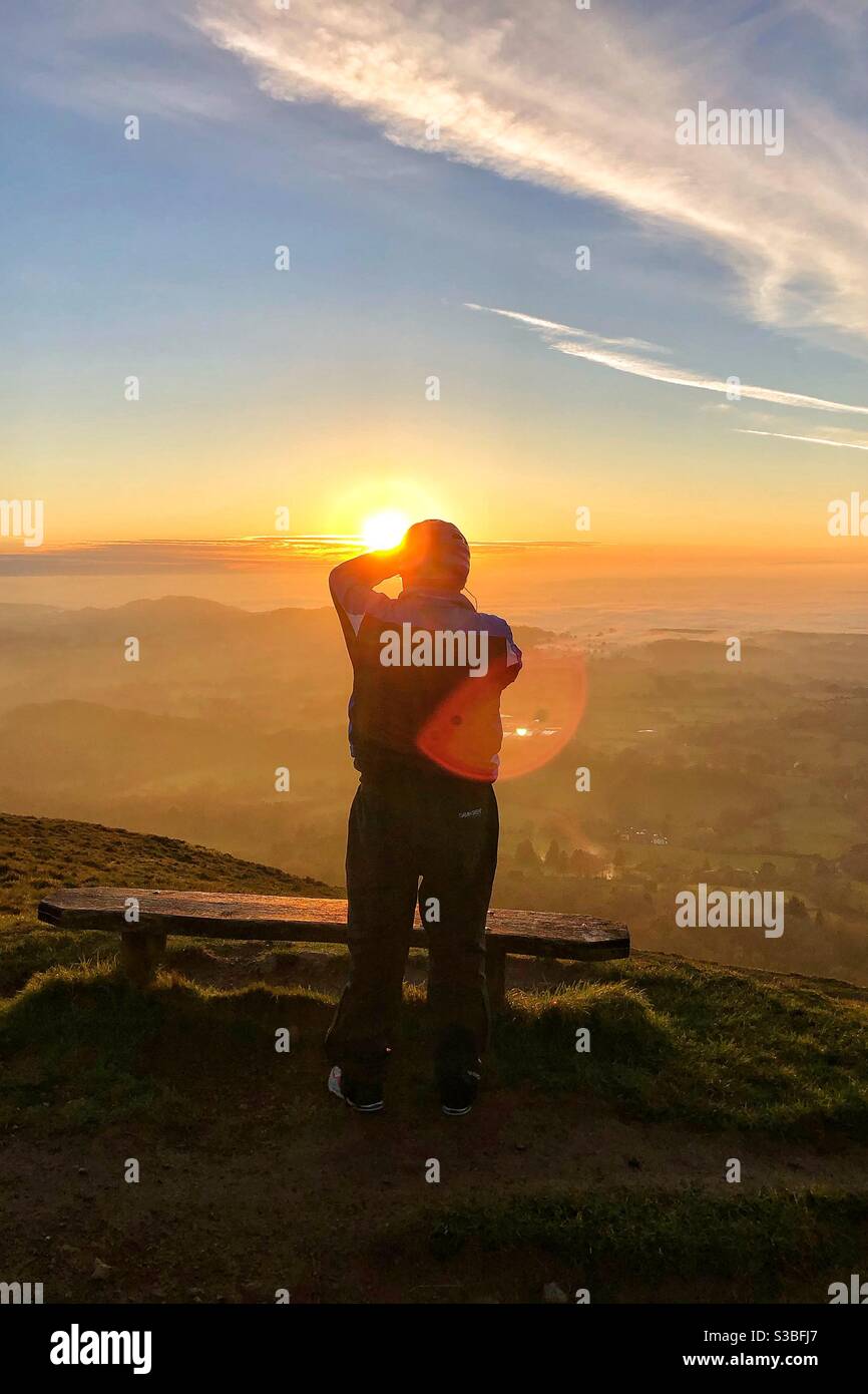 Halten Sie den Sonnenuntergang fest. Malvern Hills Großbritannien Stockfoto