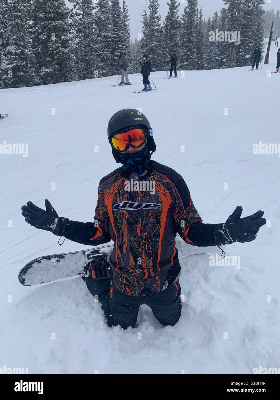 Snowboarding in Colorado während Mardi Gras Stockfoto