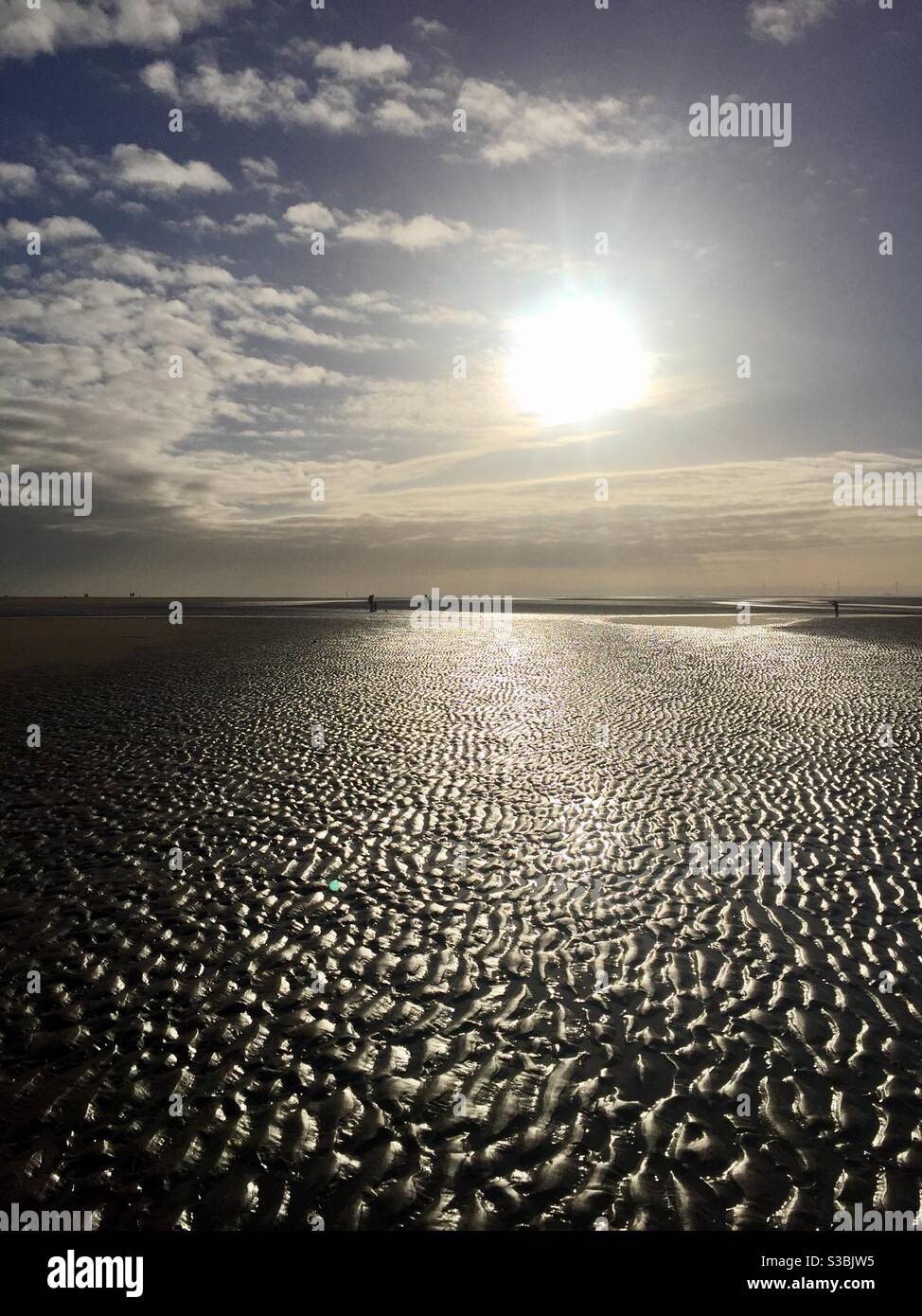 Küste von Southport Strand an einem sonnigen Tag im Winter 2019 Stockfoto