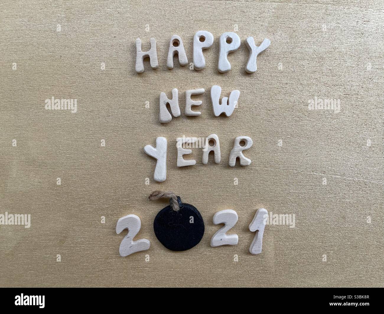Frohes neues Jahr 2021 mit Holzbuchstaben Stockfoto