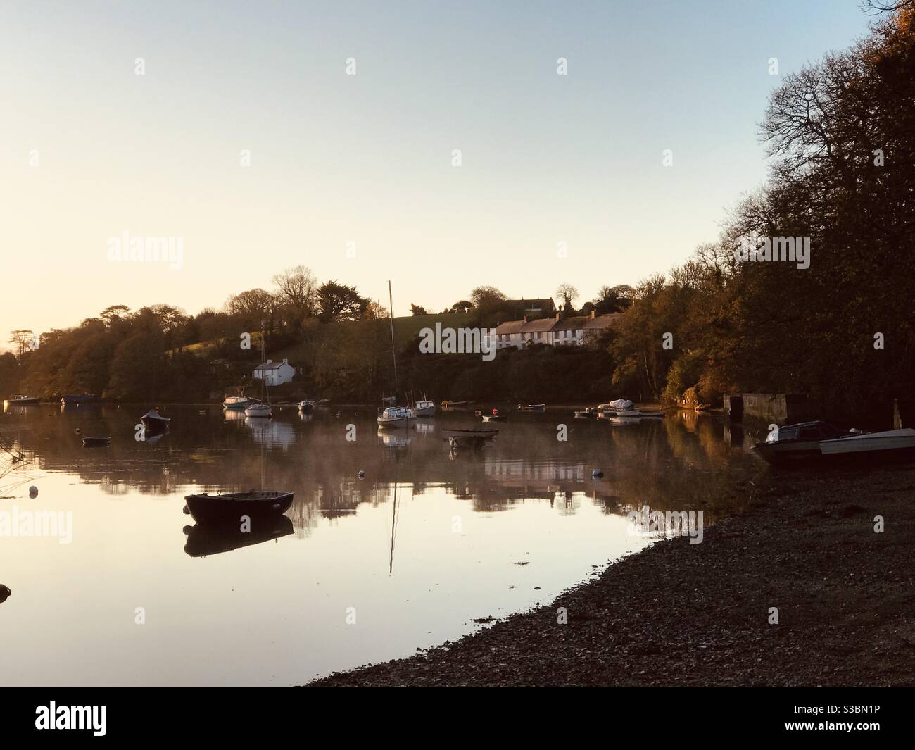 Pill Creek dämmert an einem schönen Dezembermorgen - Smartphone-aufgenommenes Stockfoto