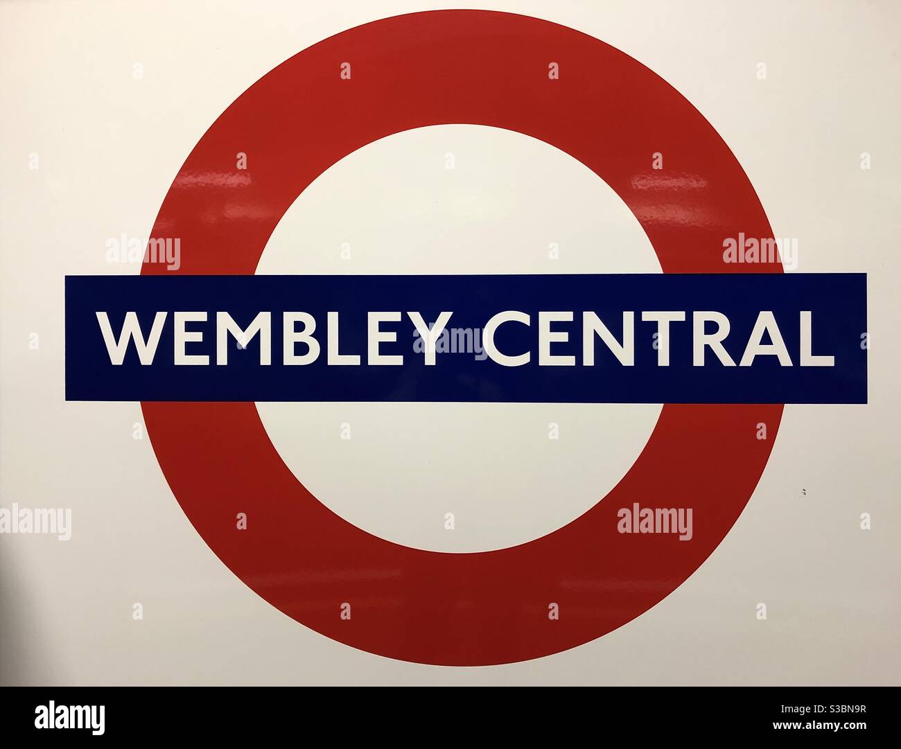 Wembley Hauptbahnhof London U-Bahn Logo Stockfoto