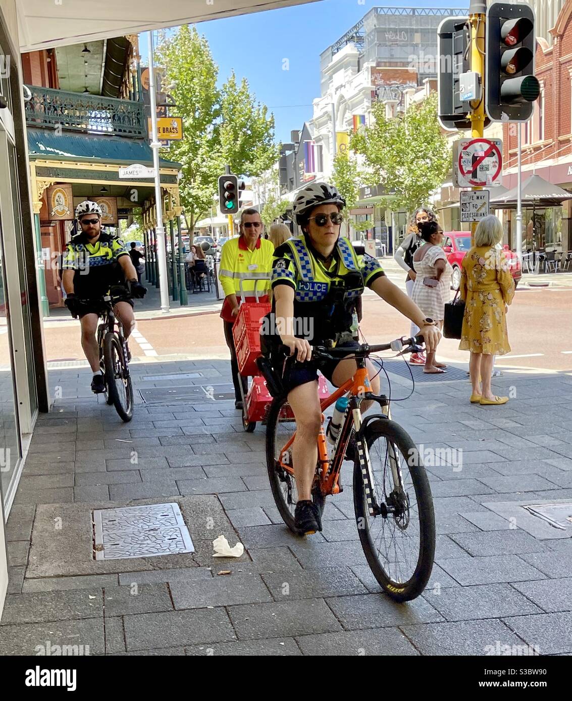 West Australian Police Bike Squad auf Patrouille in Northbridge Perth Westaustralien Stockfoto