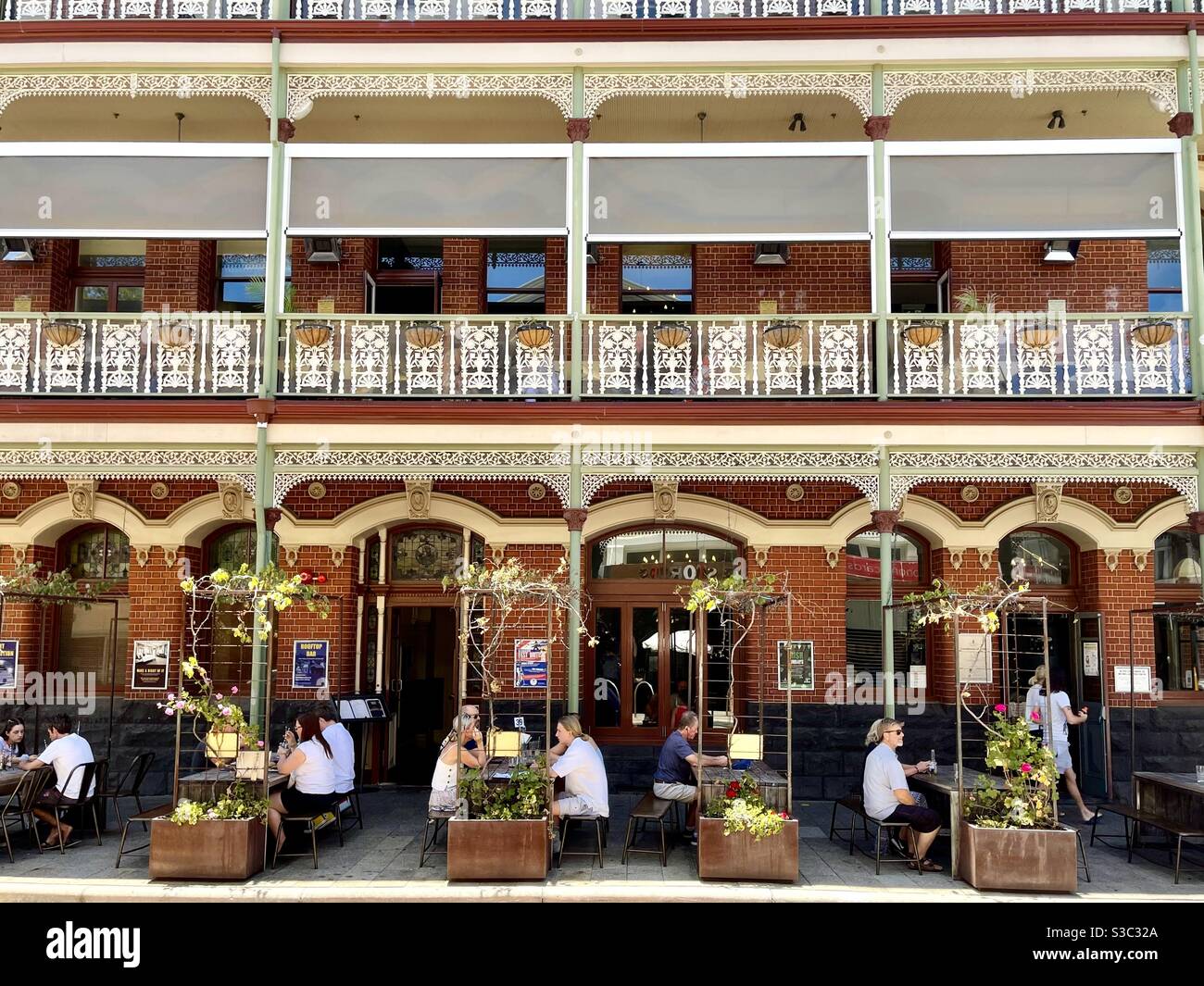 Speisen im Freien im National Hotel Federation Free Classical Style Architektur Fremantle Western Australia Stockfoto