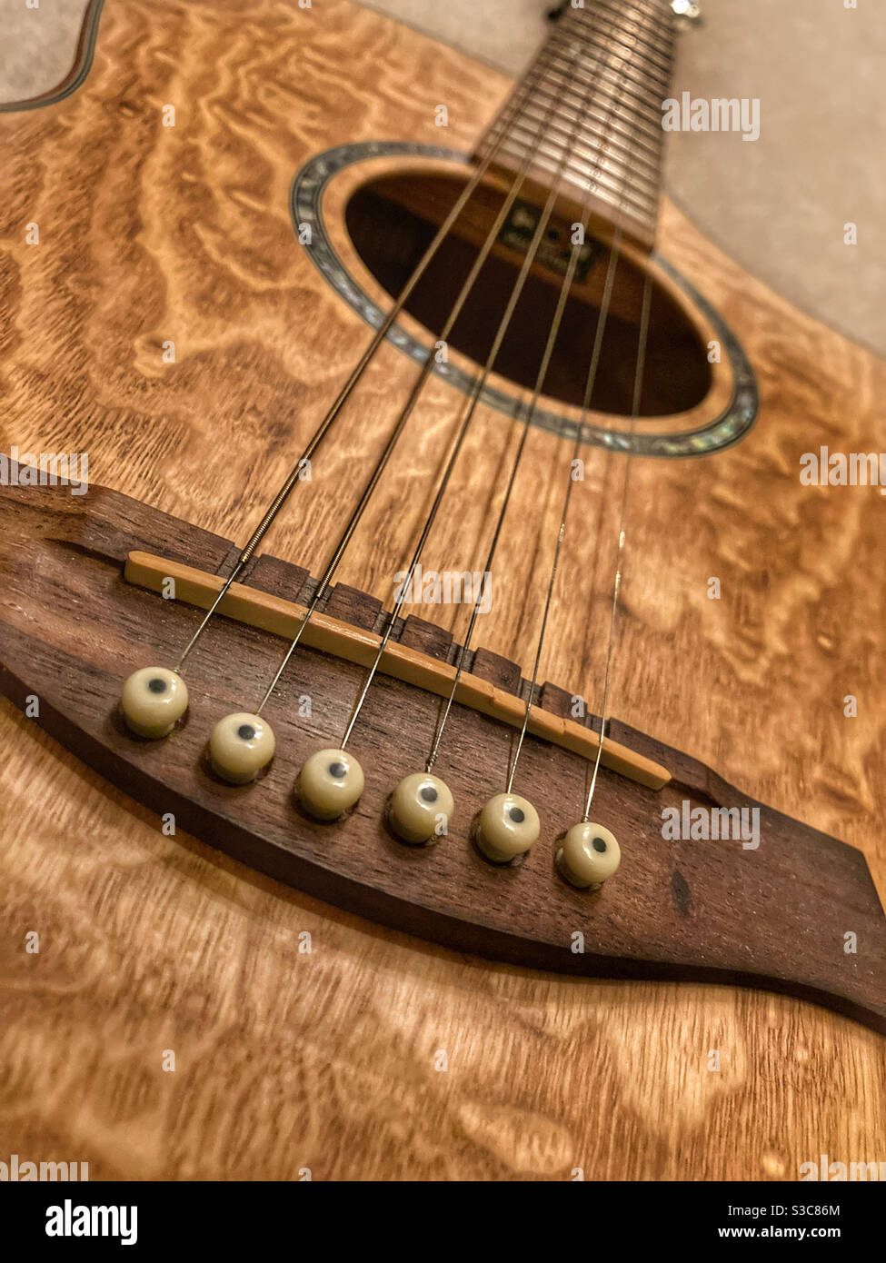 Akustik Gitarre - Smartphone-aufgenommenes Stockfoto