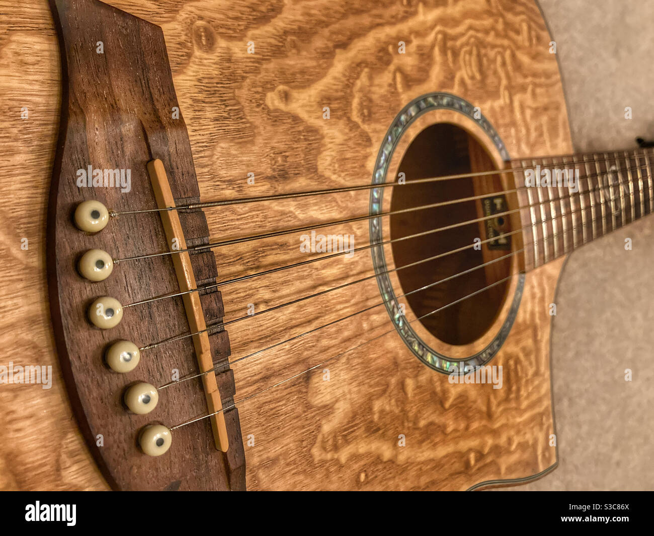 Akustik Gitarre - Smartphone-aufgenommenes Stockfoto