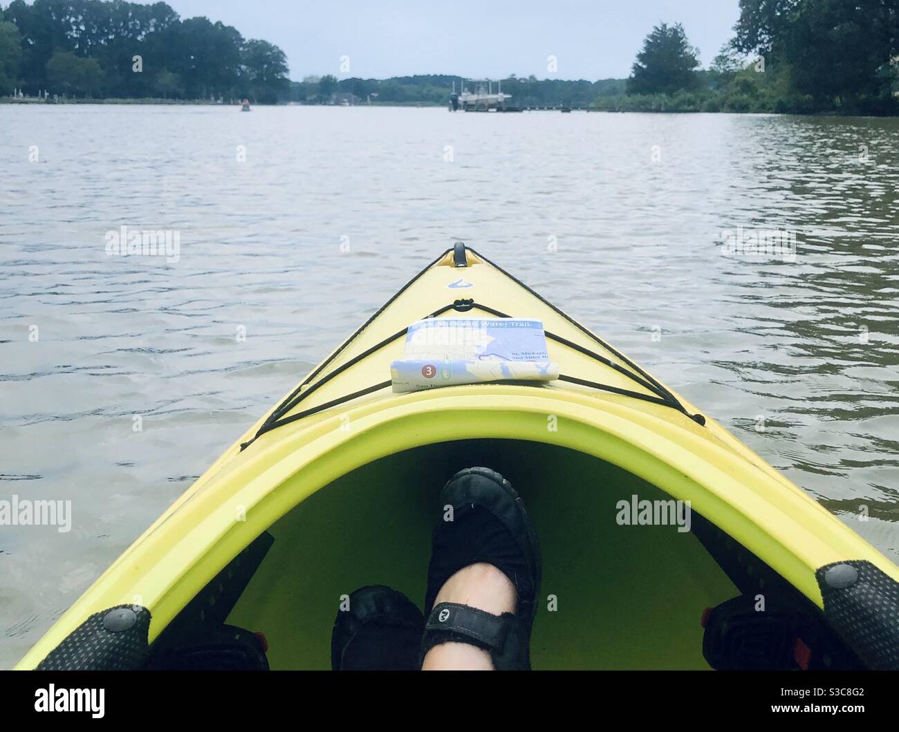 Kajakfahren auf dem Fluss Stockfoto