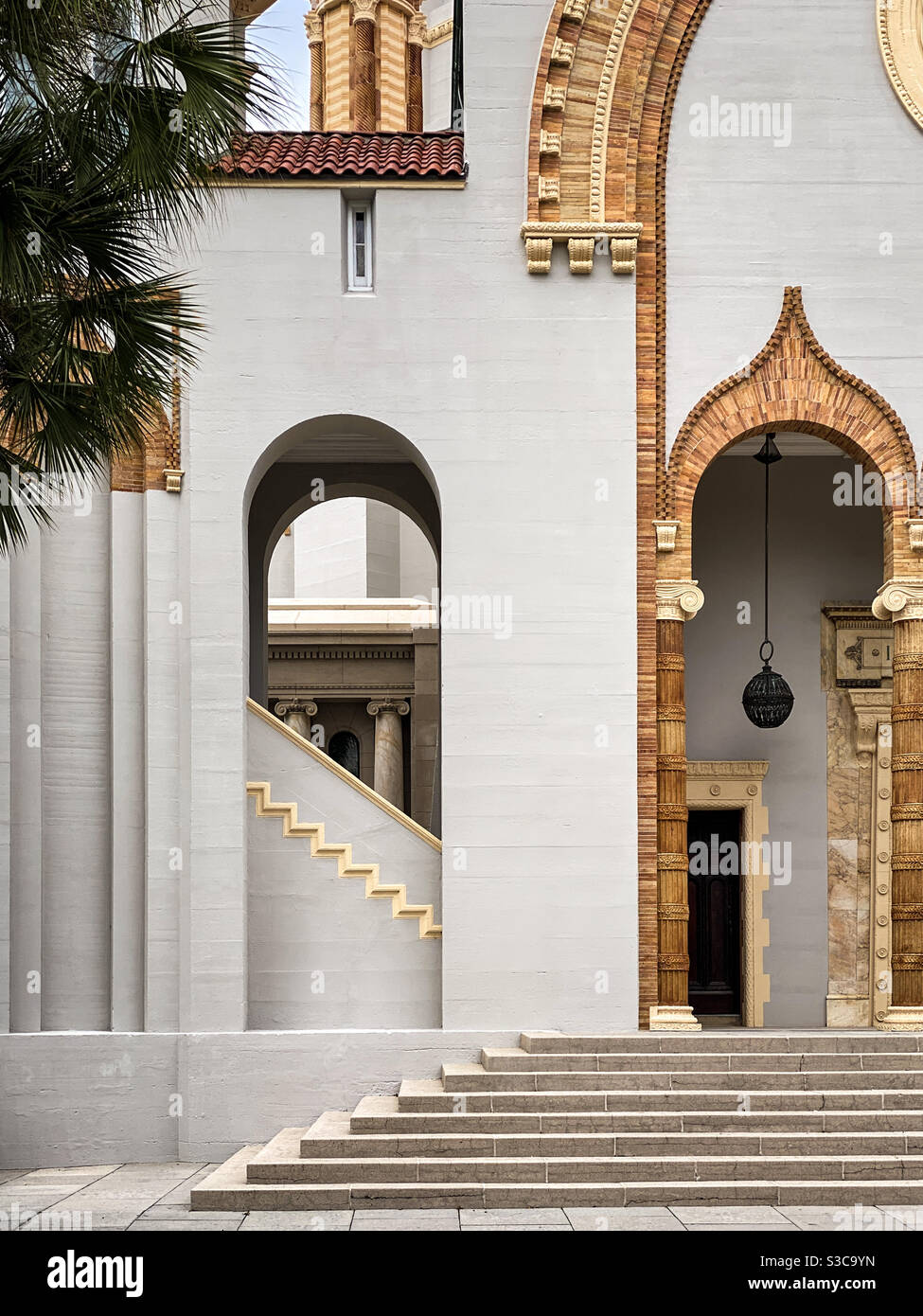 Venezianischen Renaissance-Stil Architektur Detail der Memorial Presbyterian Church in St. Augustine, Florida, USA. Diese Kirche wurde 1899 von Henry Flagler als Denkmal für seine Tochter erbaut. Stockfoto