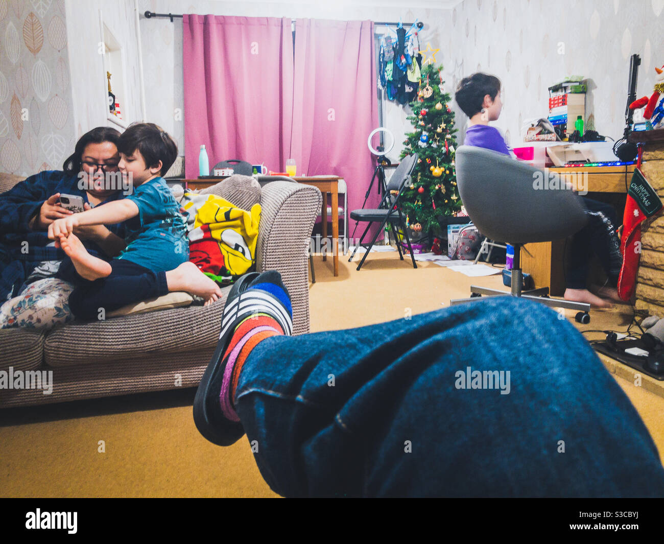 Entspannen mit der Familie an einem Abend. Stockfoto