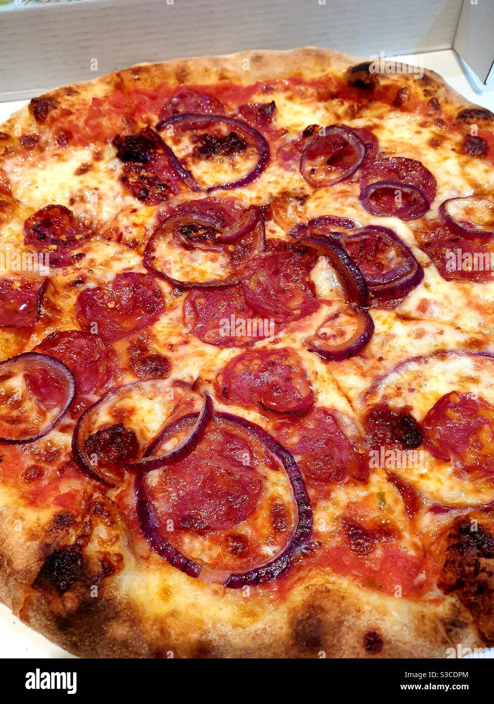 Nahaufnahme der Pizza zum Mitnehmen aus dem Restaurant Stockfoto