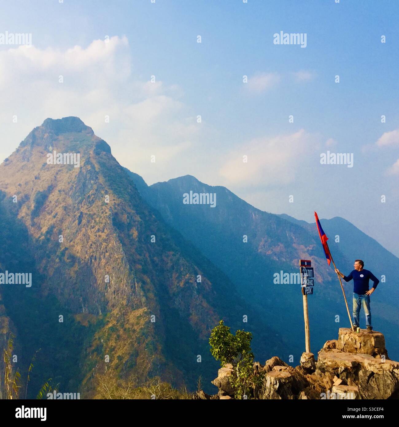 Der Gipfel des Berges... Nong Khiaw Laos Stockfoto Der Gipfel des Berges... Nong Khiaw Laos Stockfoto